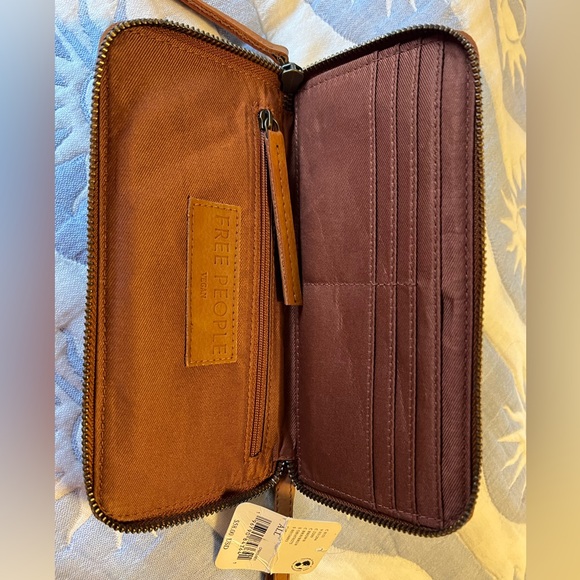 Free People Vegan Faux Leather Wallet in Brown NWT - Picture 3 of 7